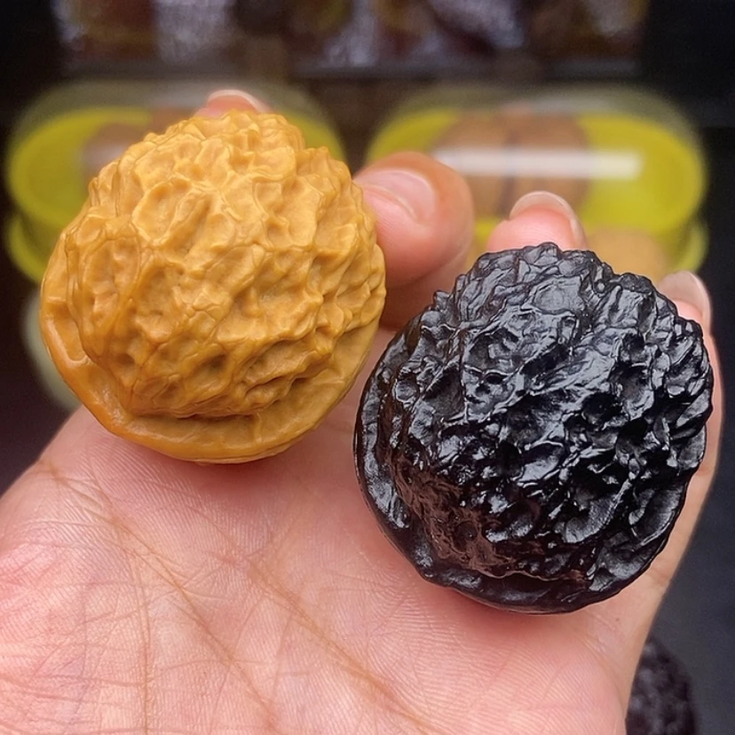 【闪购商品】文玩核桃把件40尺铁绣球