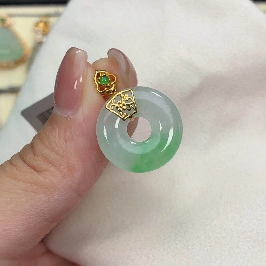 翡翠18K金镶嵌颈饰