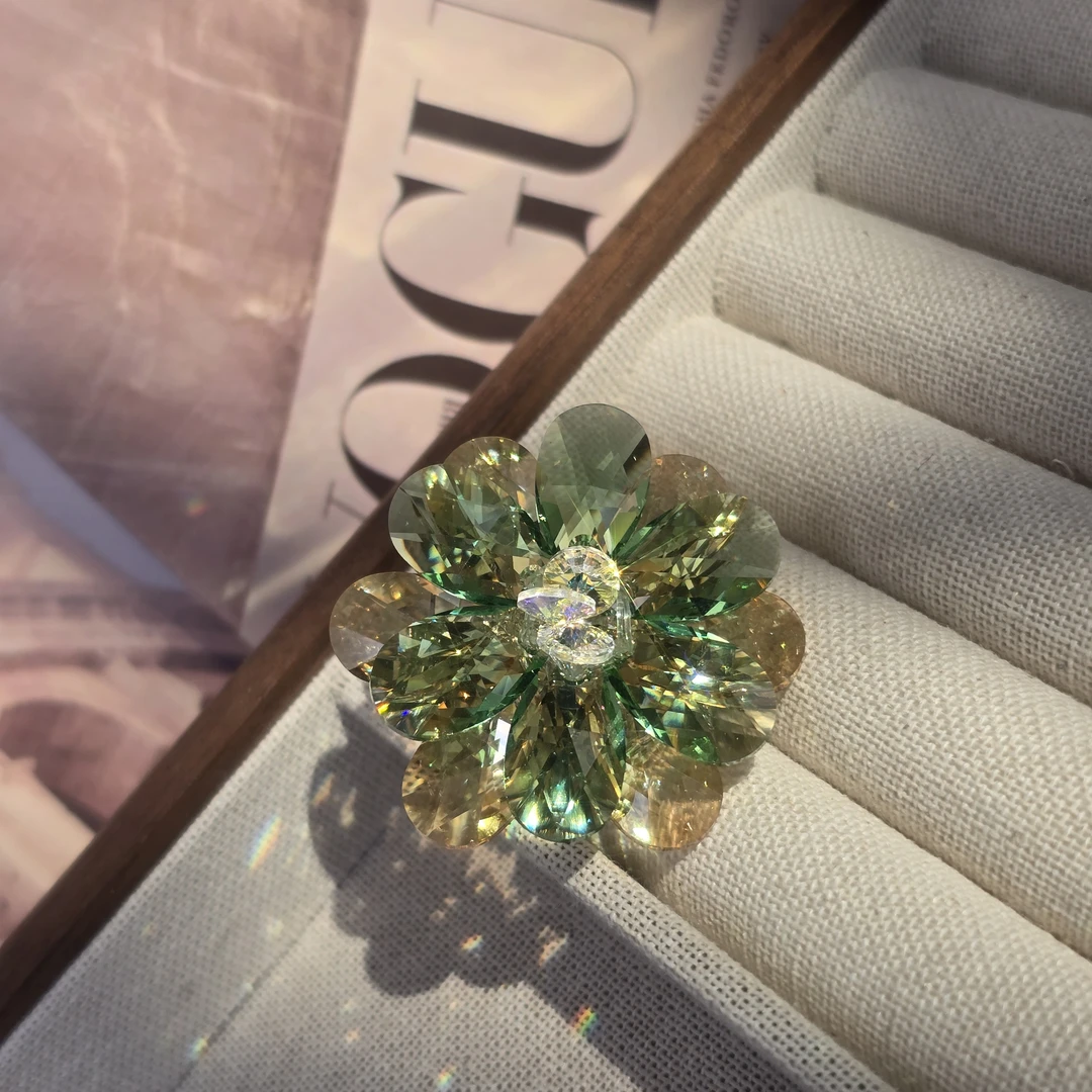 铜合金胸针 轻奢时尚百搭稀有绿色双拼水晶精致甜美高档胸针1194