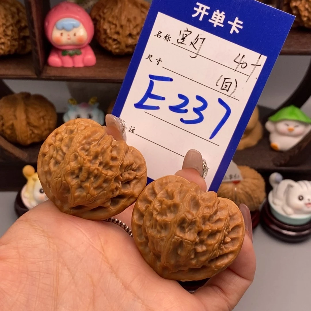 文玩核桃吊坠长**义宫灯