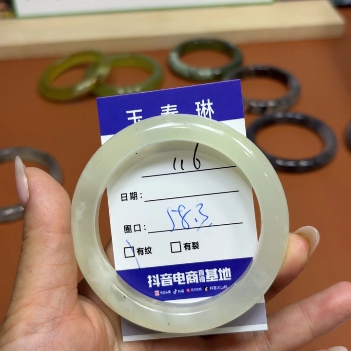 未镶嵌岫玉手镯天然