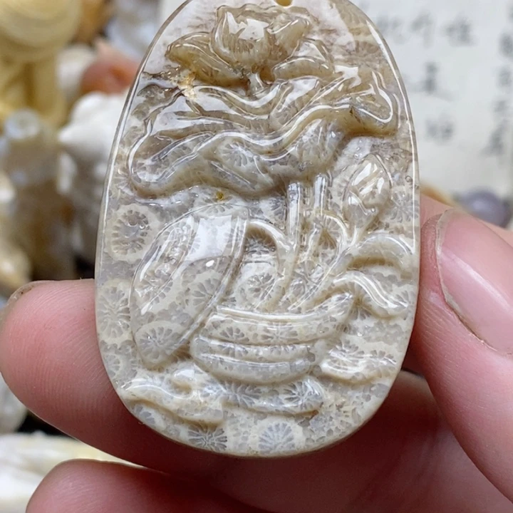 颈饰未镶嵌硅化珊瑚（珊瑚玉）有瑕