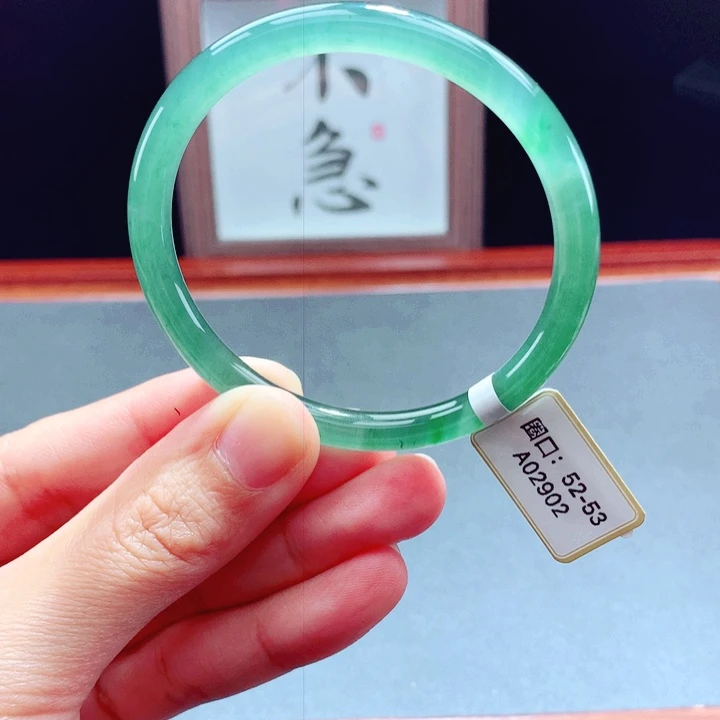 未镶嵌手镯翡翠圆镯
