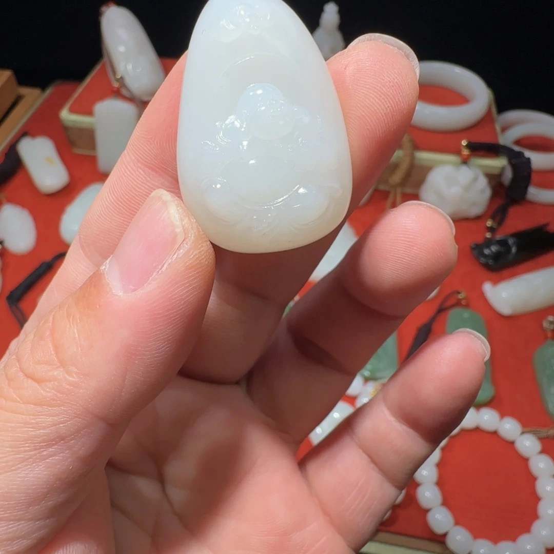 和田玉未镶嵌吊坠(赠链)