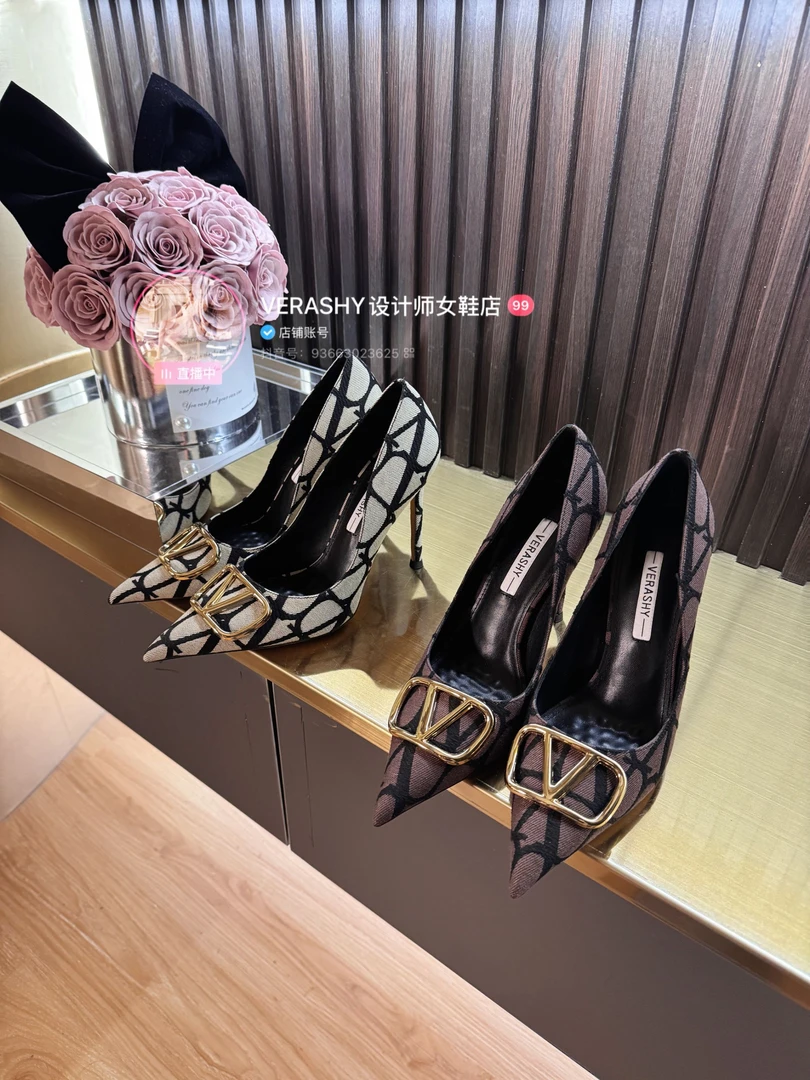 【VERSHY】 25年秋上新 华家V扣  复古老花全包细跟尖头单鞋高跟鞋