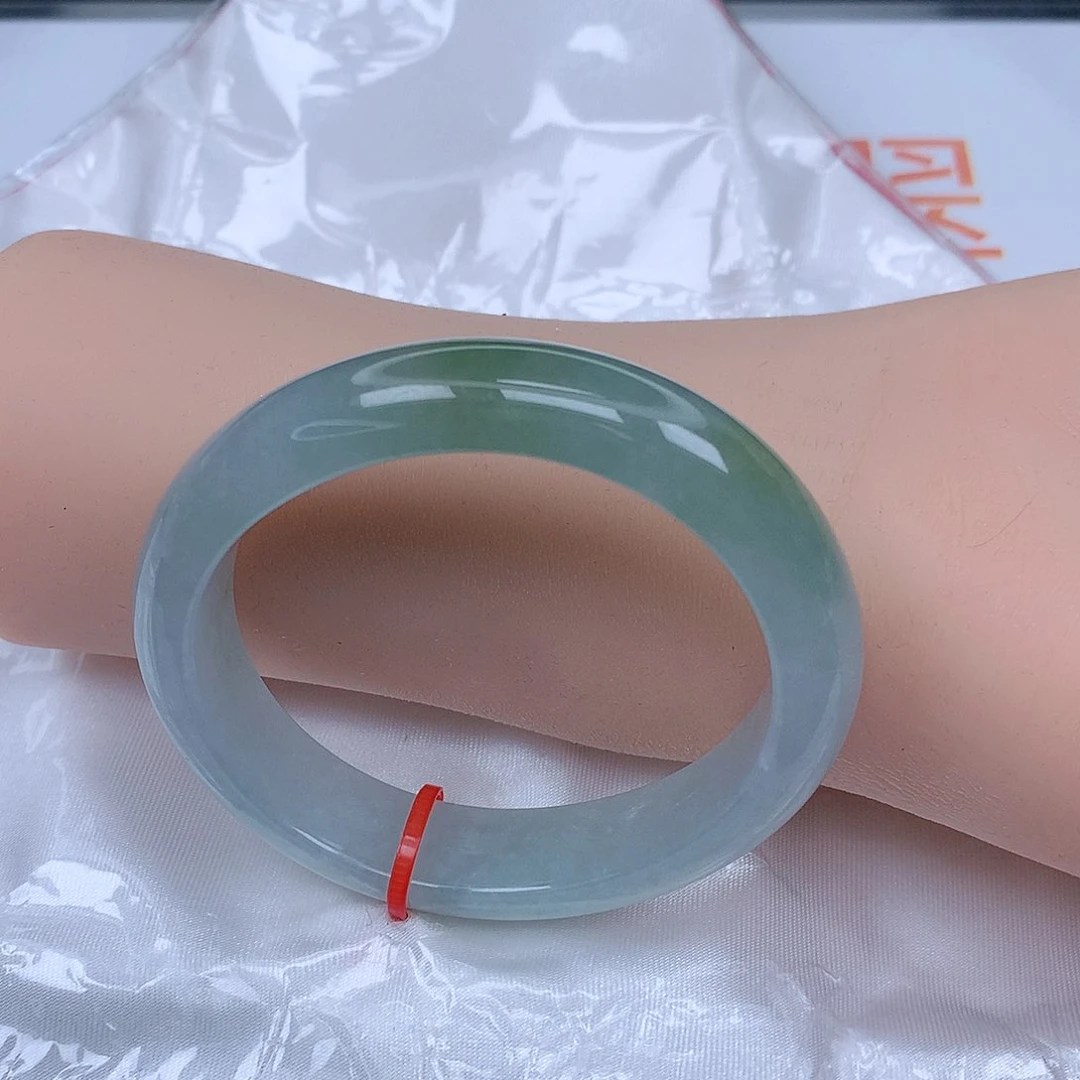 【闪购商品】未镶嵌手镯（贵妃镯）翡翠，52