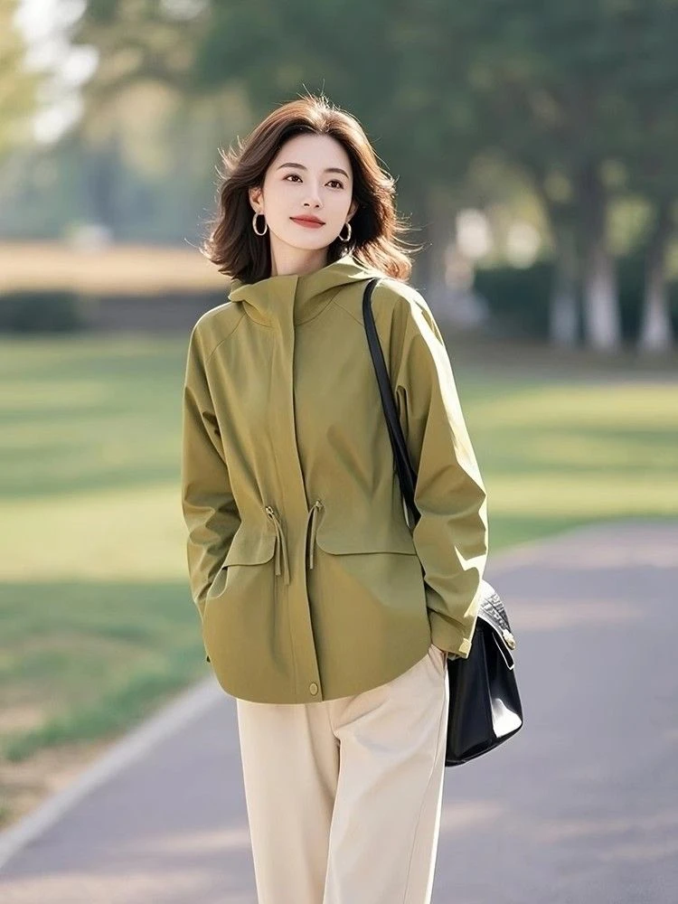 夹克外套2025年新款韩版时尚收腰显瘦洋气休闲绿色冲锋衣外上衣