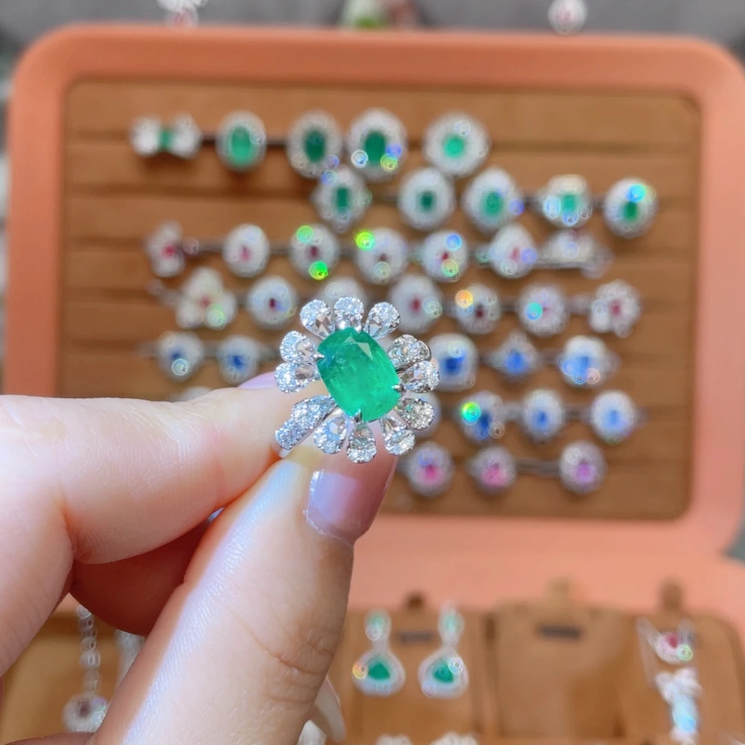 戒指祖母绿18K金镶嵌1.95