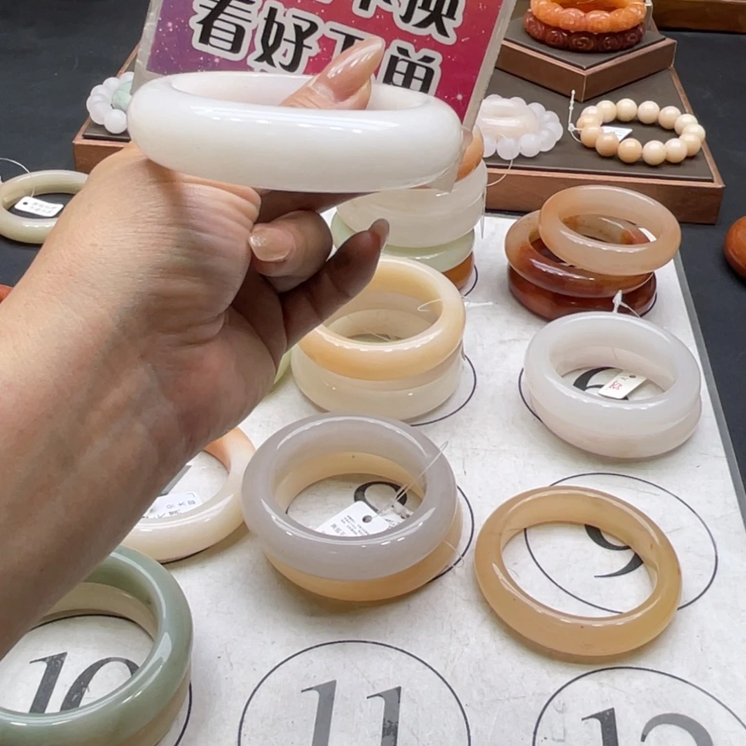 珍***天石英岩玉未镶嵌手镯