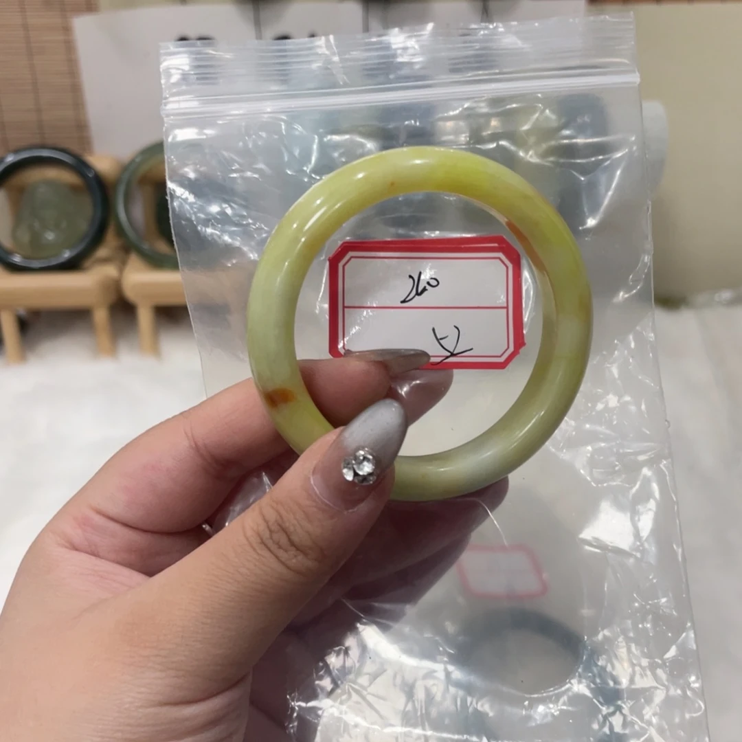 蛇纹石玉手镯未镶嵌?****