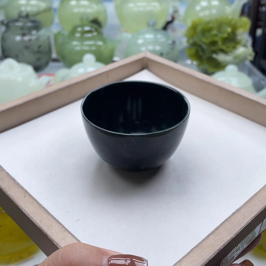 蛇纹石玉未镶嵌壶