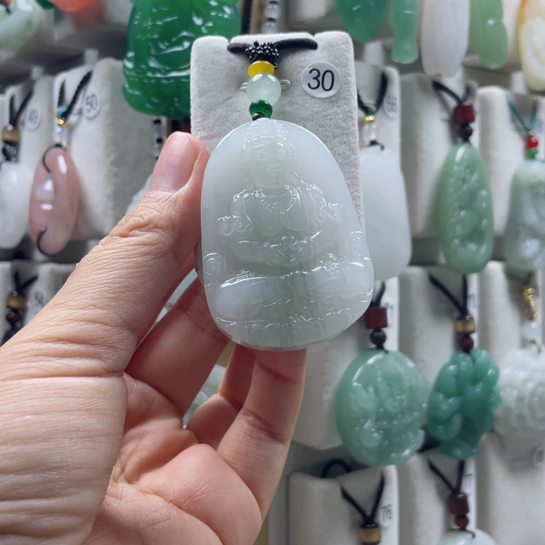 颈饰未镶嵌石英质玉（金丝玉）