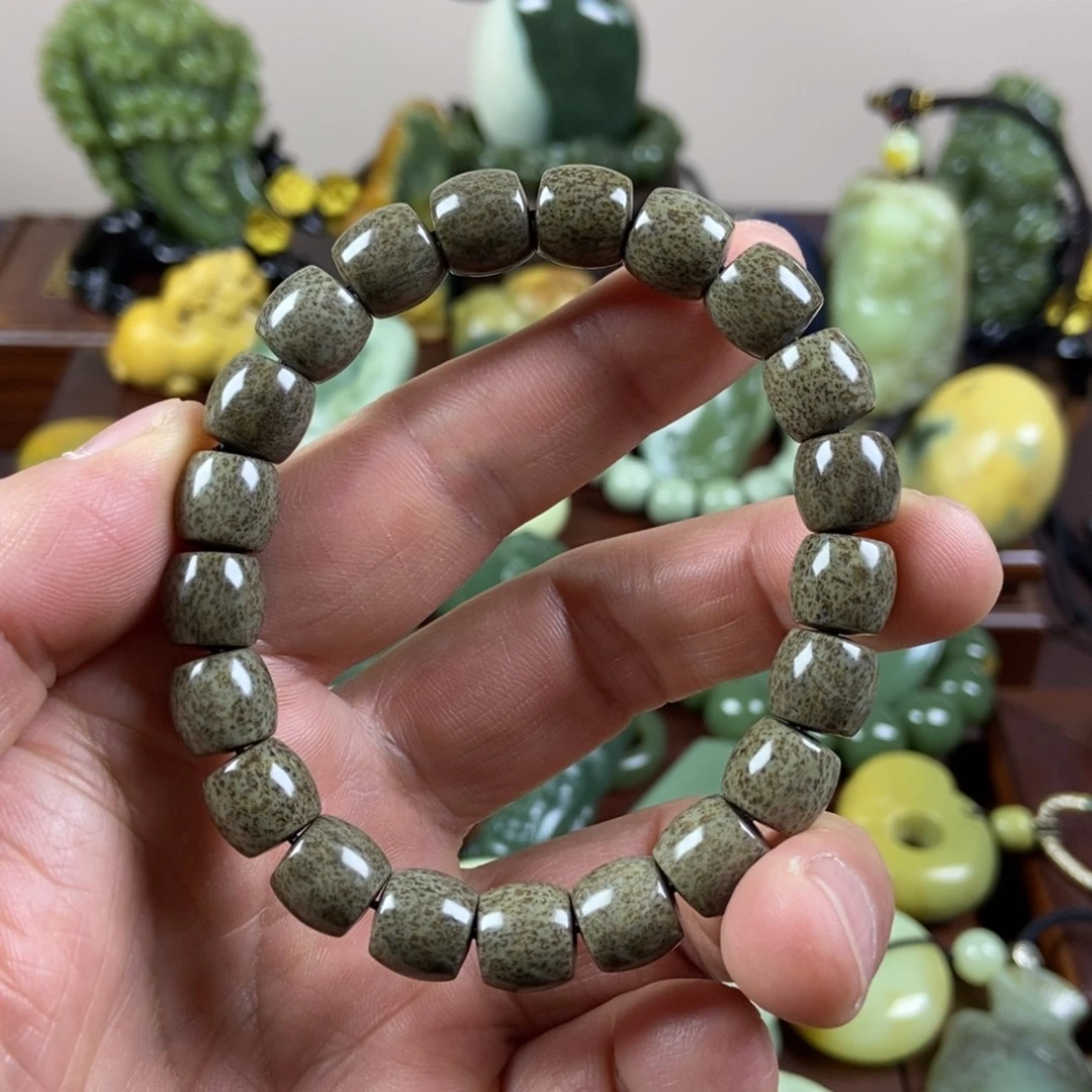 岫岩老玉（透闪石质玉）未镶嵌珠宝奇石