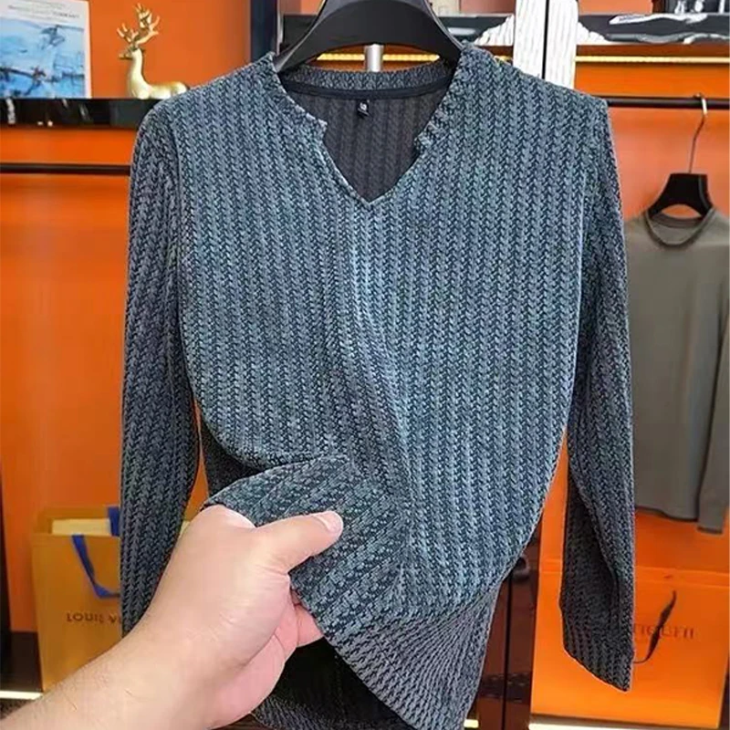 2025新款轻奢痞帅V领纯色条纹长袖T恤秋季宽松休闲大码打底衫男装