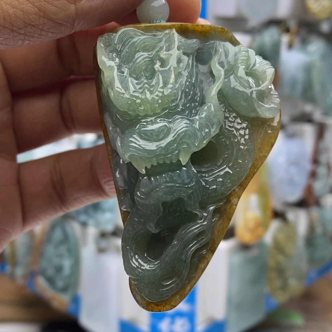 翡翠颈饰未镶嵌龙