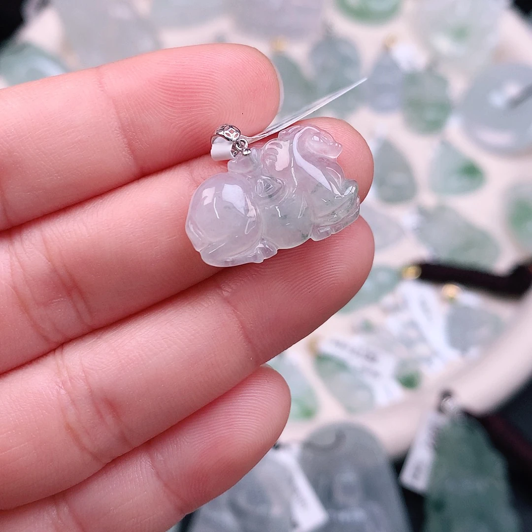 翡翠颈饰18K金镶嵌冰胶飘绿唐马13.7^21*3.9