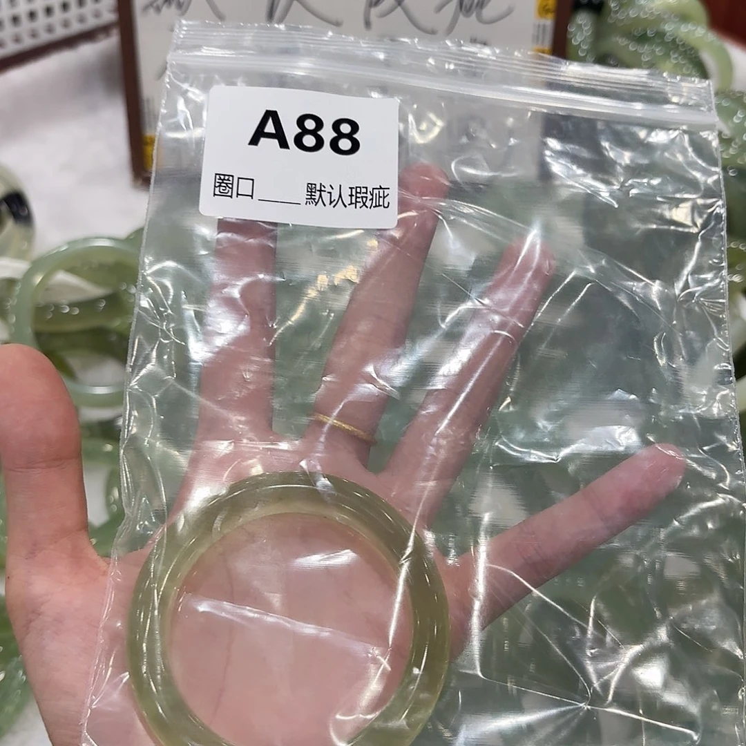 喵***喵蛇纹石玉未镶嵌手镯