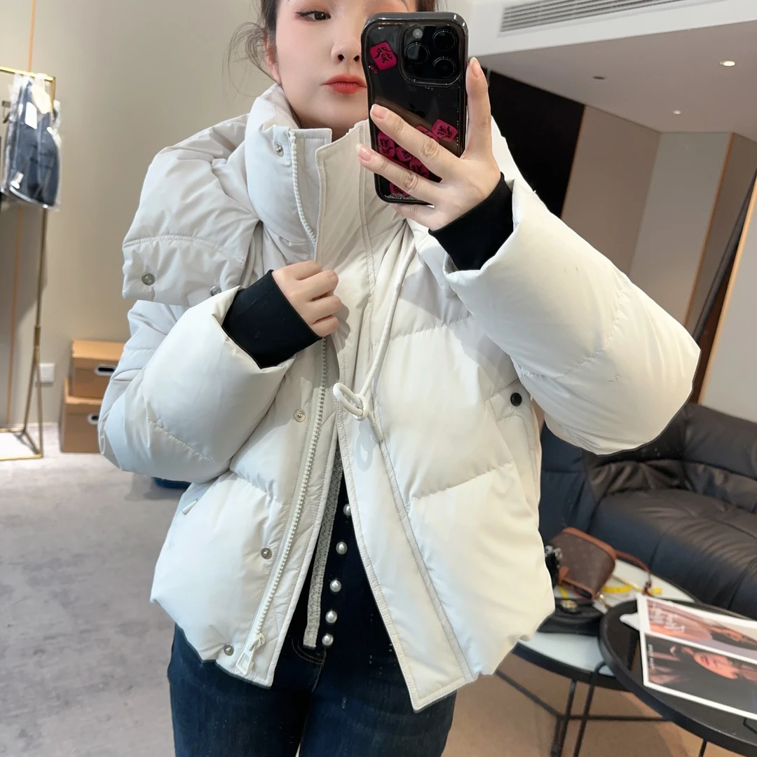 【欧加粒粒】2024冬季时尚百搭三角标带帽短款羽绒服 M25010805