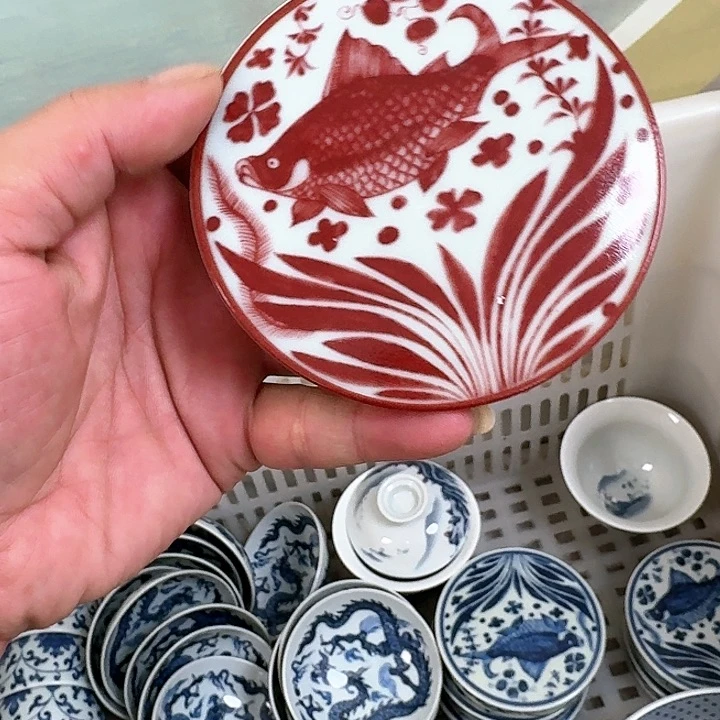 杯釉里红鱼藻盖置