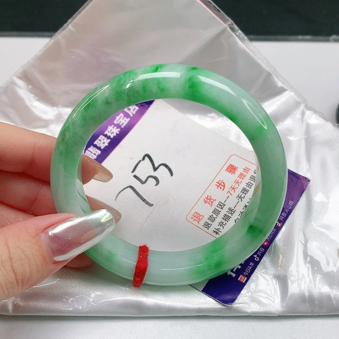 翡翠手镯未镶嵌翡翠手镯