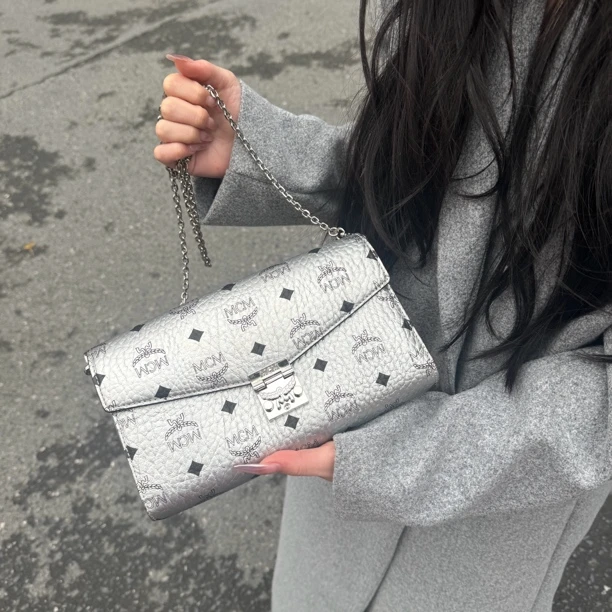 95新 MCM MCM 银色信封包斜挎包链条包