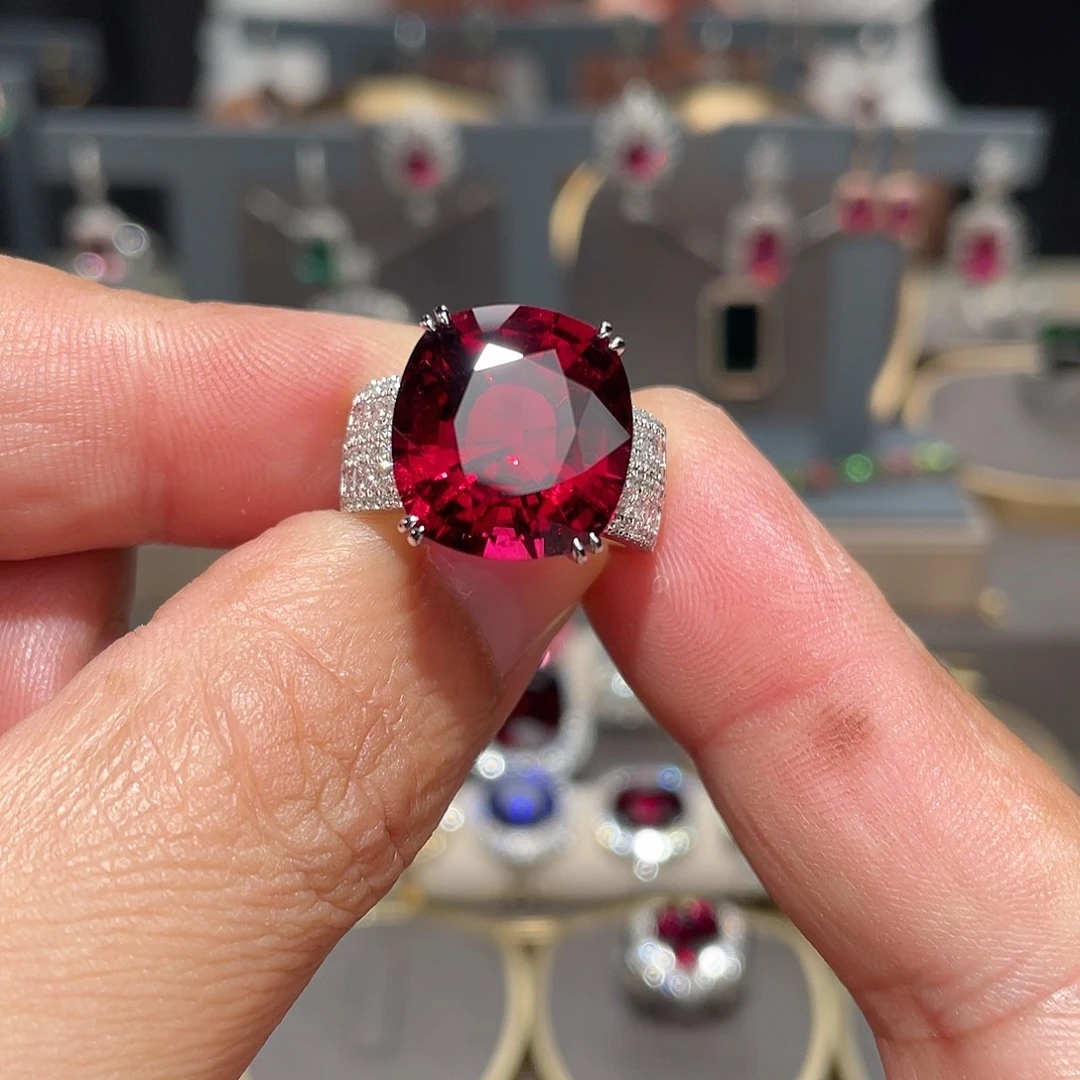 18K金镶嵌碧玺戒指12.55ct