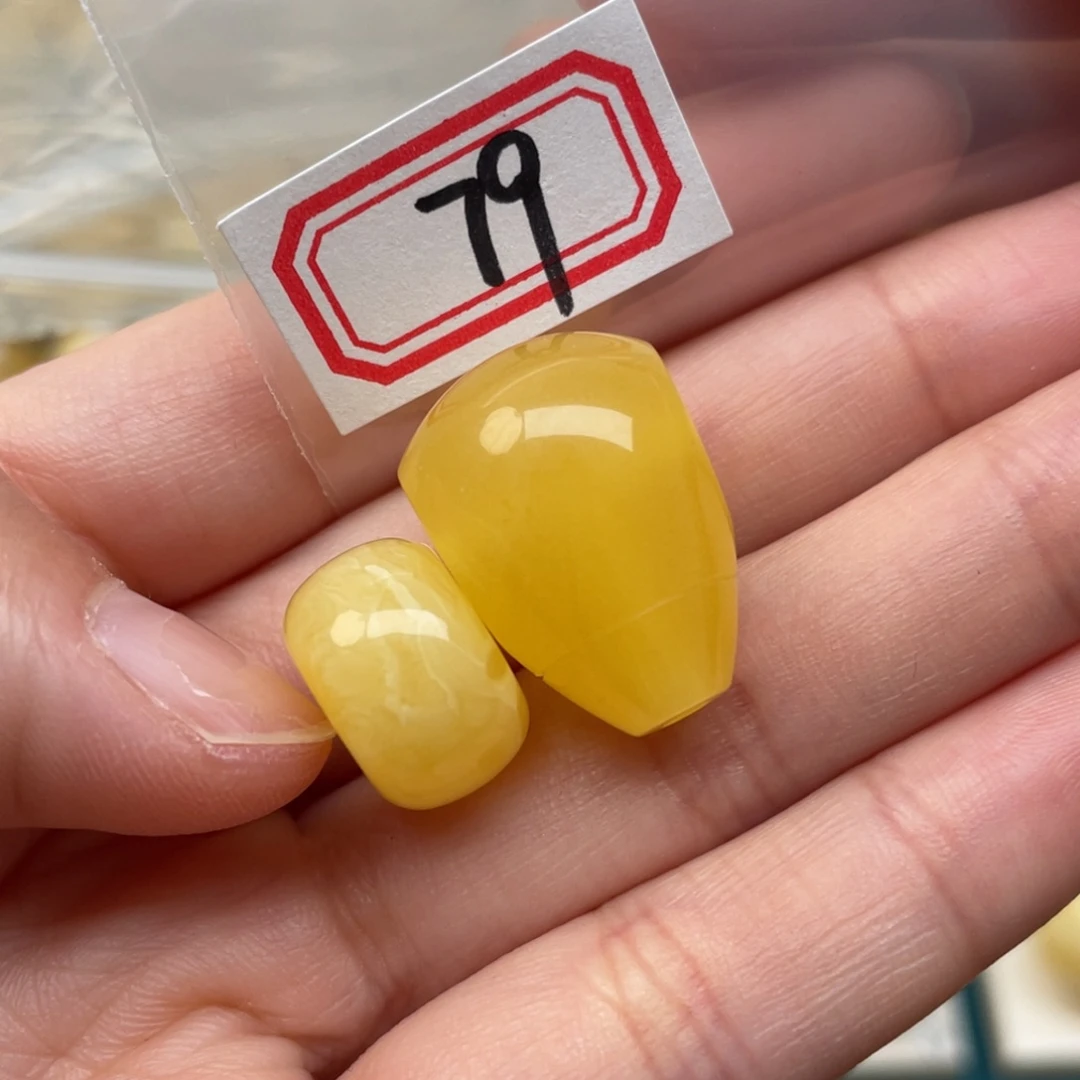 蜜蜡裸石未镶嵌鸽****?蜜蜡