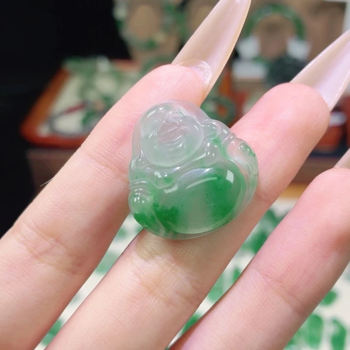 石英质玉（非洲翠）未镶嵌颈饰