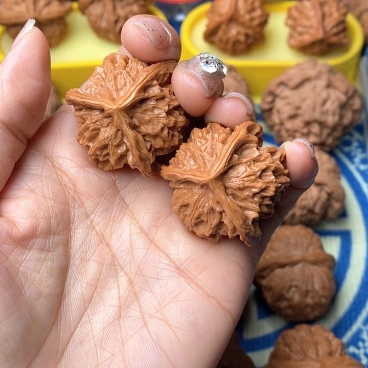 犟***拐吊坠桃核三棱核桃