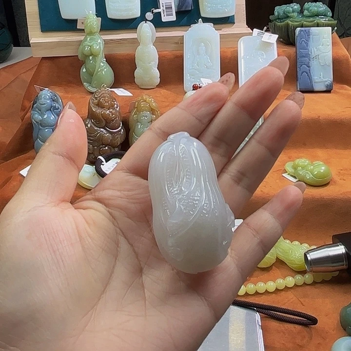 飘***落和田玉未镶嵌颈饰