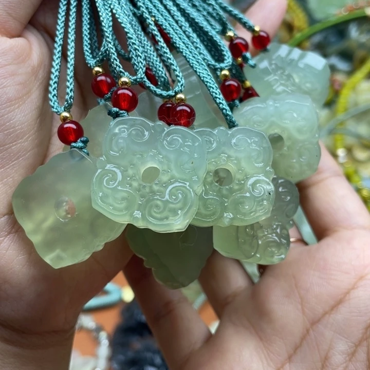 蛇纹石玉未镶嵌吊坠