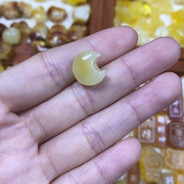 橄榄核吊坠小月亮68