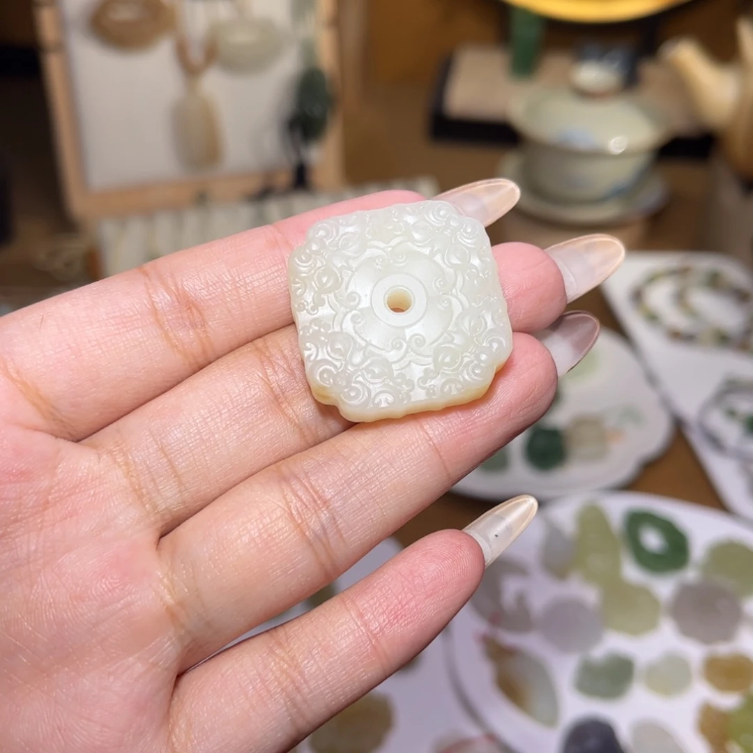 正***霸颈饰未镶嵌和田玉