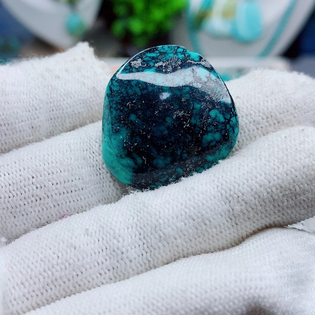 绿松石未镶嵌颈饰