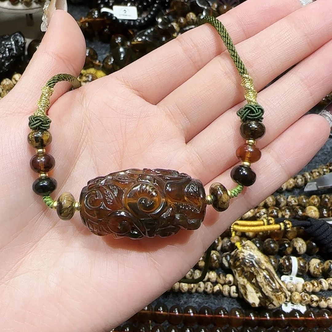 琥珀颈饰未镶嵌波*波抚顺琥珀