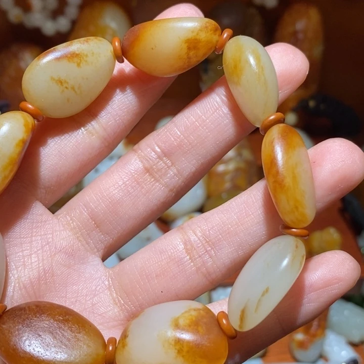 曙***光和田玉未镶嵌颈饰