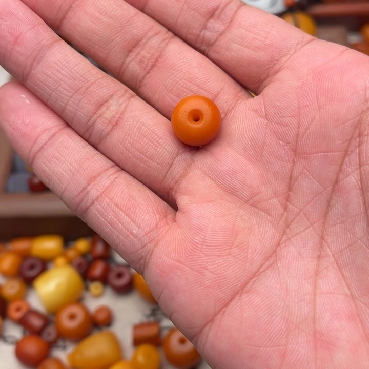 栀***儿琥珀未镶嵌裸石蜜蜡墩子