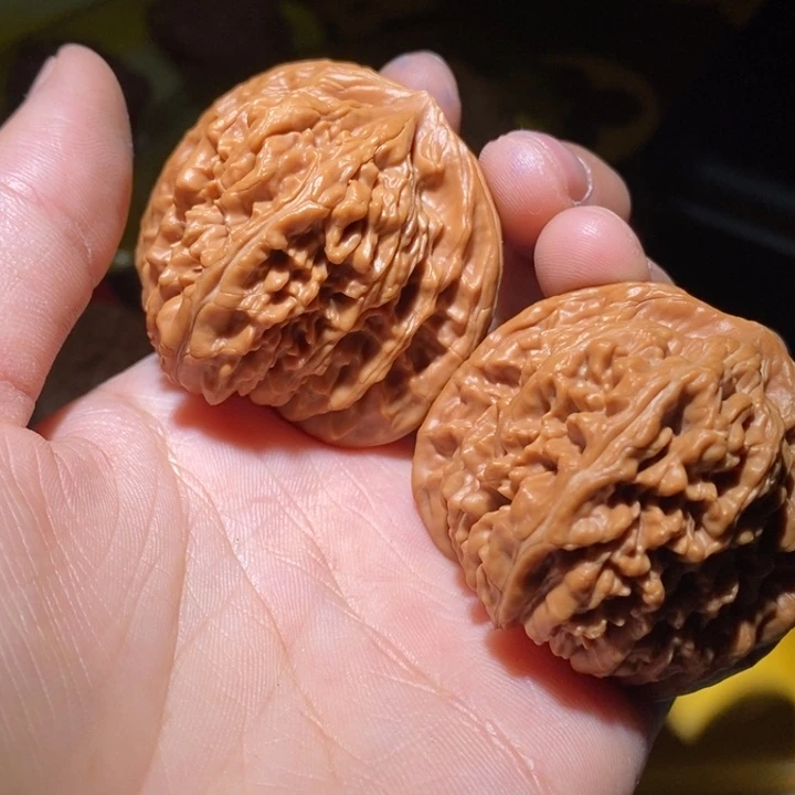 成***皿文玩核桃吊坠有瑕疵全品四座楼