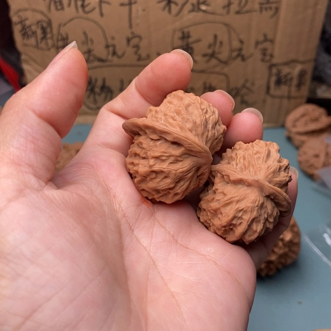 我***了吊坠文玩核桃瓷娃娃异形51
