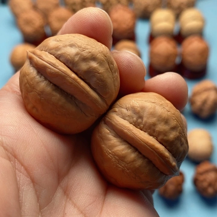 文玩核桃把件精品文玩手捻小海豚元