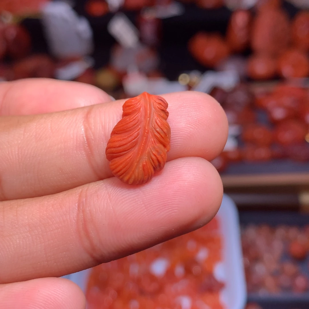 南红玛瑙未镶嵌珠宝半成品羽毛