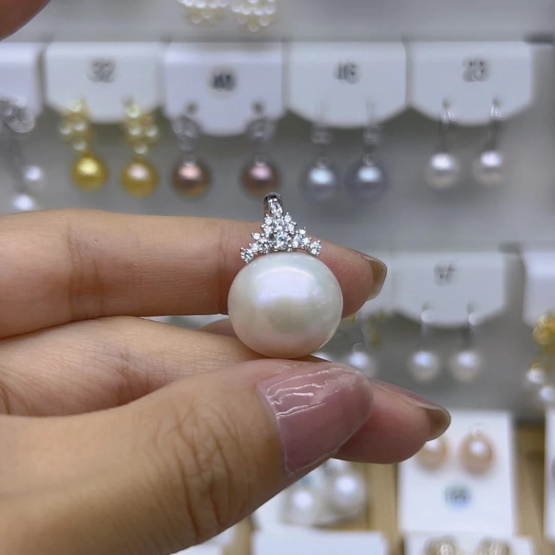 银S925镶嵌耳饰淡水珍珠?****五