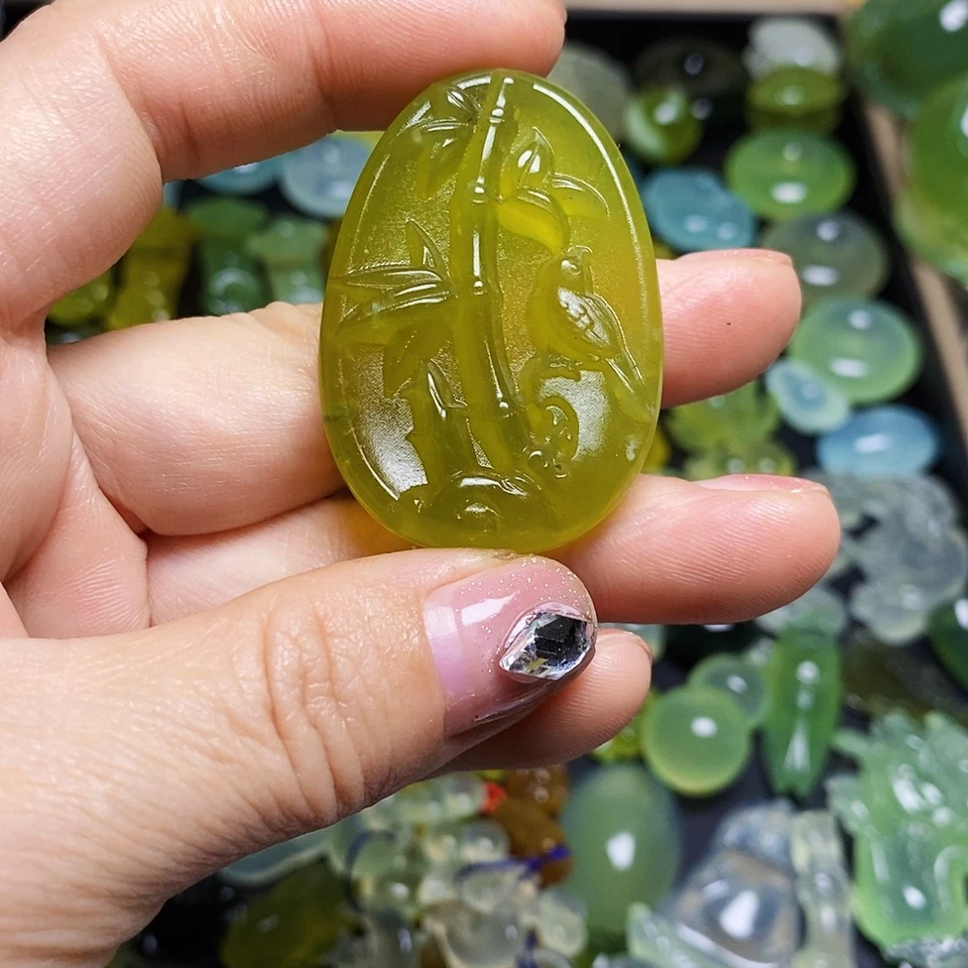 蛇纹石玉未镶嵌颈饰
