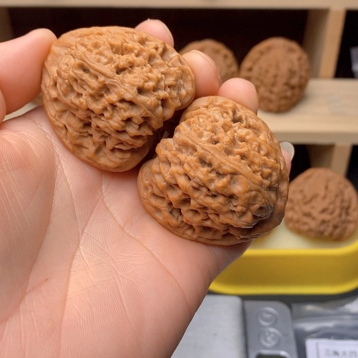 文玩核桃吊坠高****间三角41.39.40.0351.号