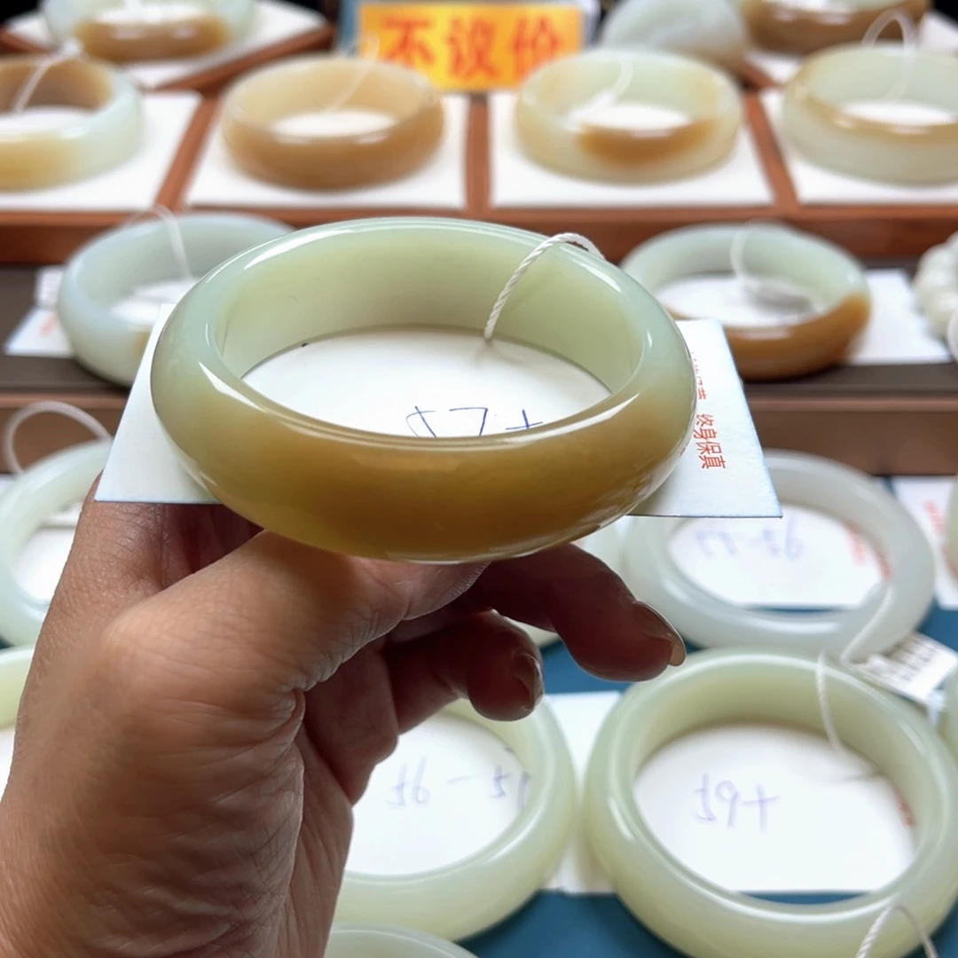 未镶嵌手镯和田玉
