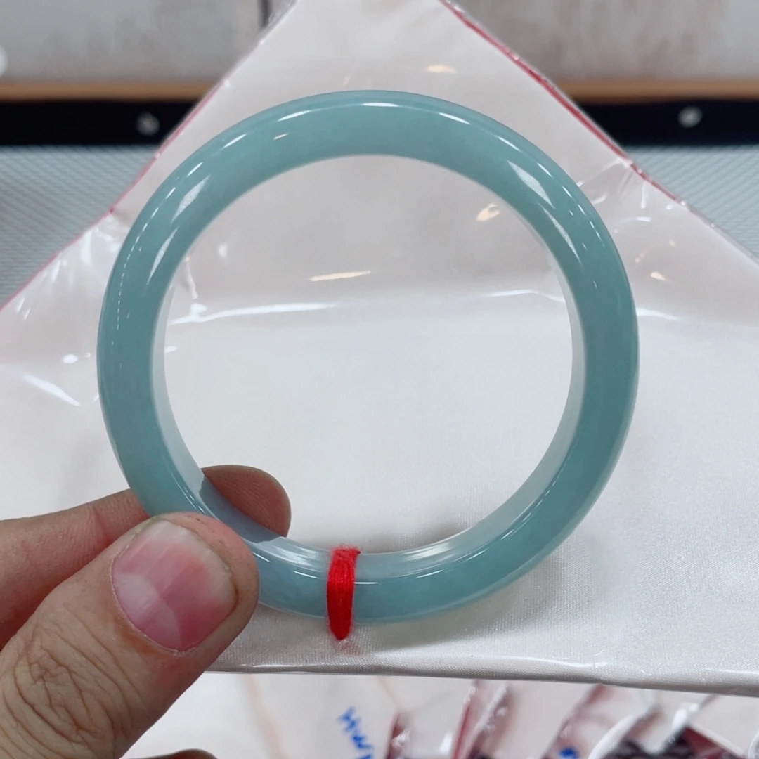 自****翡翠未镶嵌手镯翡翠