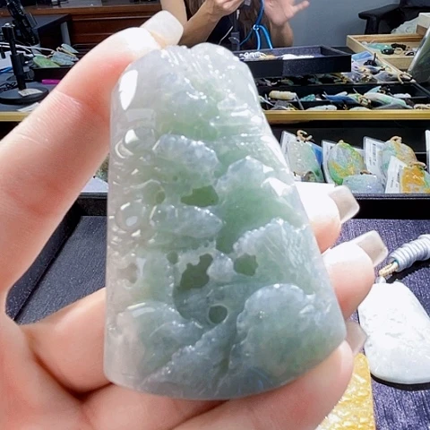 颈饰未镶嵌翡翠一个
