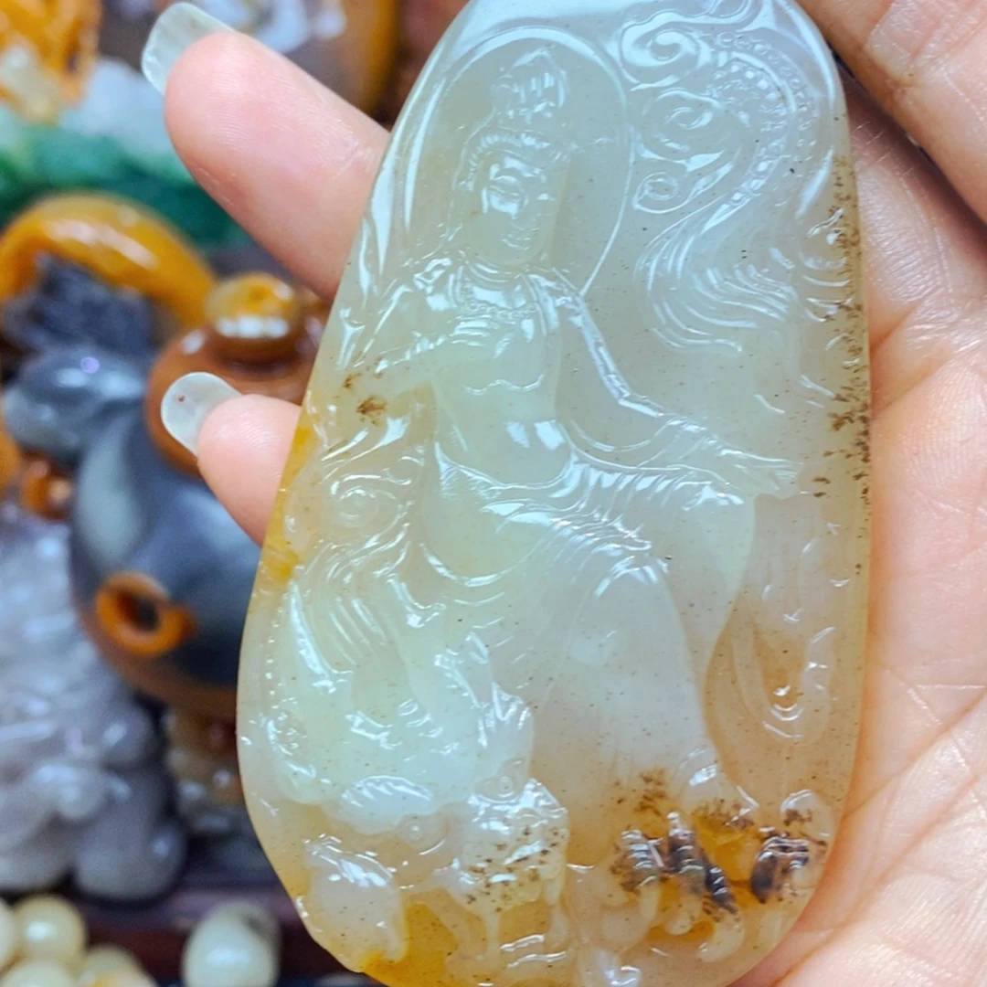 未镶嵌石英质玉（黄龙玉）颈饰