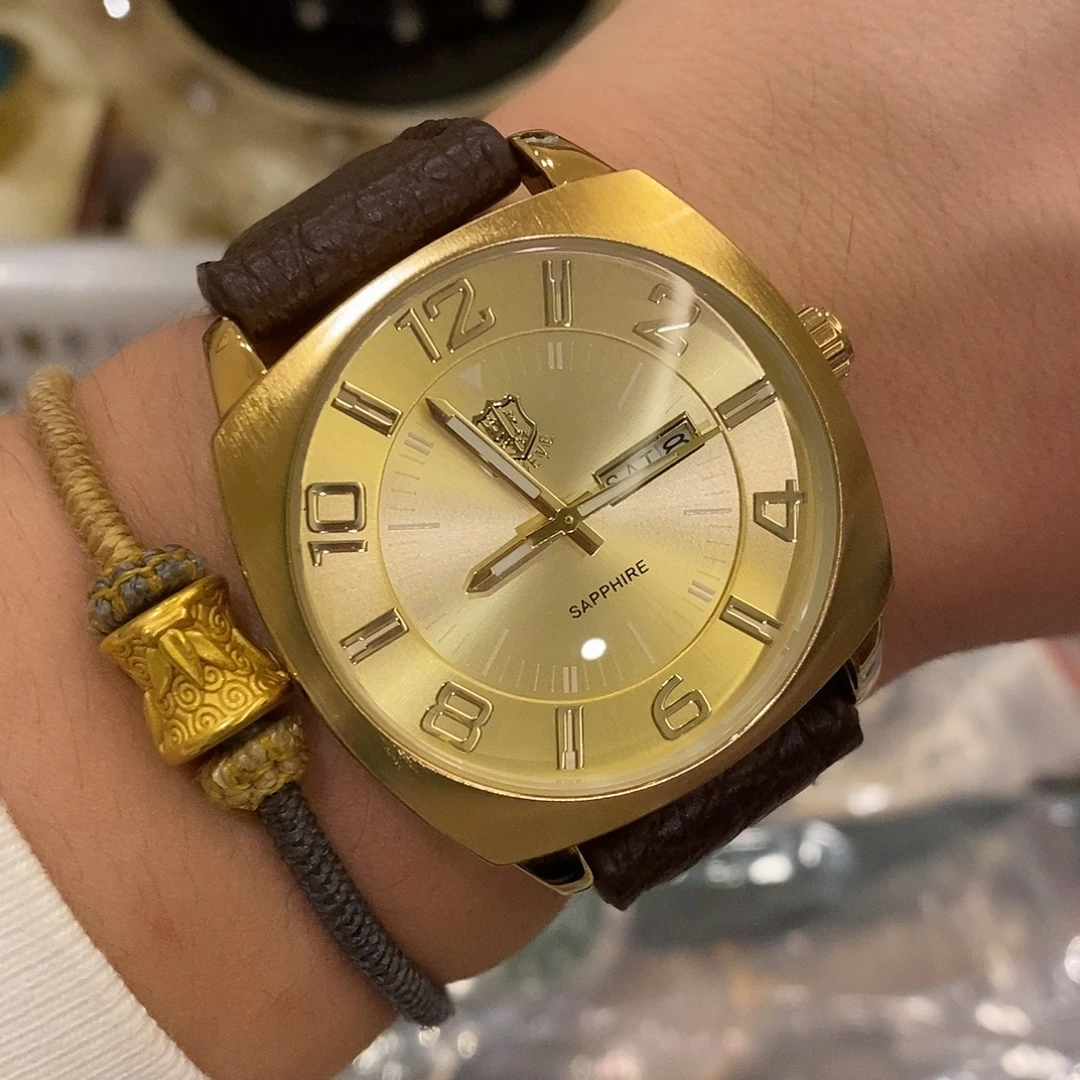 精钢日内瓦印记腕表