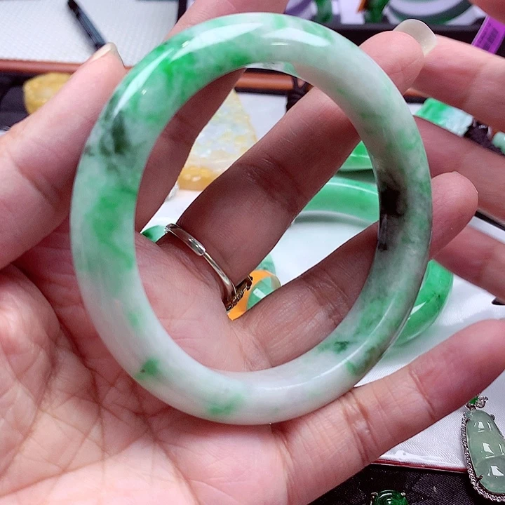 翡翠未镶嵌手镯翡翠